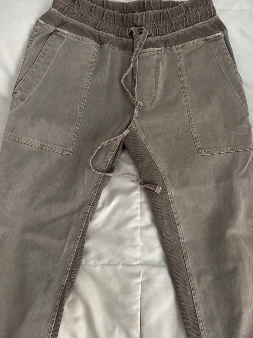 James Perse Men's Drawstring Joggers in Taupe Gray